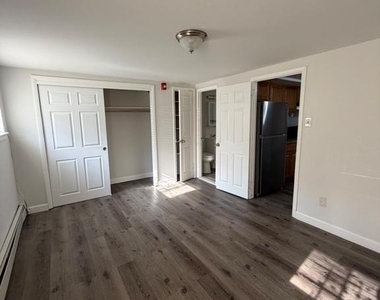6016 N Warnock Street - Photo Thumbnail 7