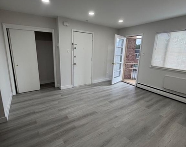 6020 N Warnock Street - Photo Thumbnail 5