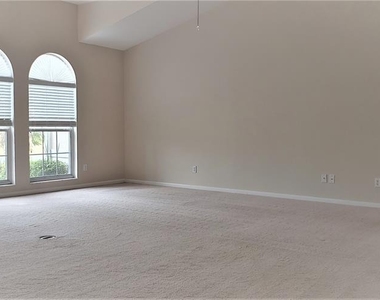 5126 Nw 21st Loop - Photo Thumbnail 1