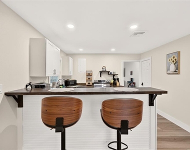705 Nw 64th Place - Photo Thumbnail 31