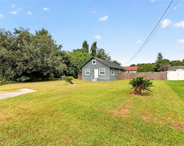 705 Nw 64th Place - Photo Thumbnail 2
