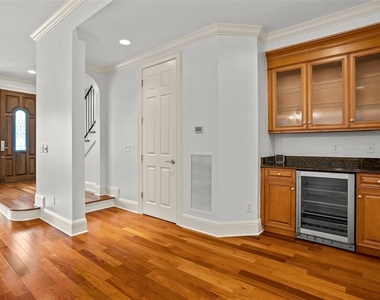 1136 S Pennsylvania Avenue - Photo Thumbnail 4