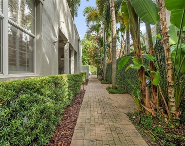 1136 S Pennsylvania Avenue - Photo Thumbnail 37