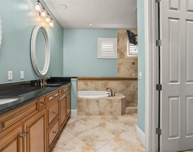 1136 S Pennsylvania Avenue - Photo Thumbnail 30