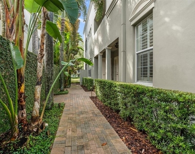 1136 S Pennsylvania Avenue - Photo Thumbnail 38