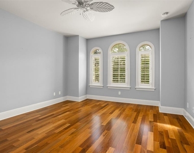 1136 S Pennsylvania Avenue - Photo Thumbnail 18