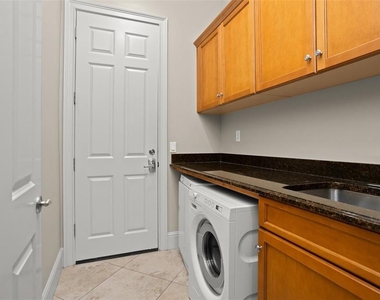 1136 S Pennsylvania Avenue - Photo Thumbnail 34
