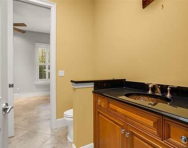 1136 S Pennsylvania Avenue - Photo Thumbnail 24
