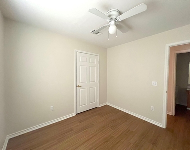 1006 2nd Street - Photo Thumbnail 12