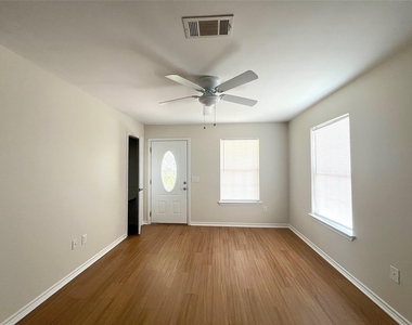 1006 2nd Street - Photo Thumbnail 5