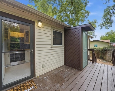9504 N Creek Dr - Photo Thumbnail 7