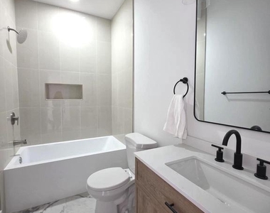 1520 S 22nd Street - Photo Thumbnail 3