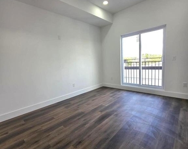 1520 S 22nd Street - Photo Thumbnail 5
