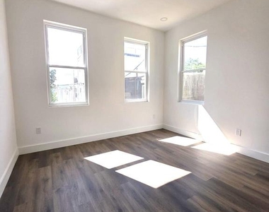 1520 S 22nd Street - Photo Thumbnail 8