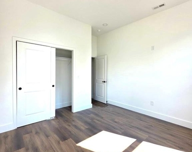 1520 S 22nd Street - Photo Thumbnail 2