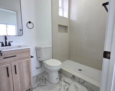 1520 S 22nd Street - Photo Thumbnail 4