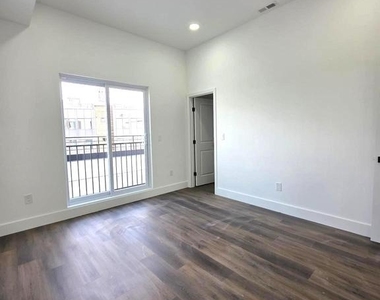 1520 S 22nd Street - Photo Thumbnail 6