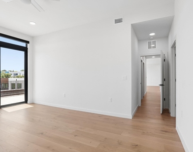 2209 S 1st St - Photo Thumbnail 7