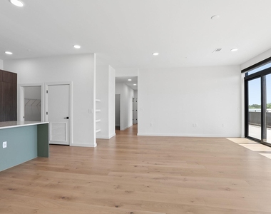 2209 S 1st St - Photo Thumbnail 4