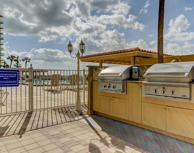 880 Mandalay Avenue - Photo Thumbnail 17
