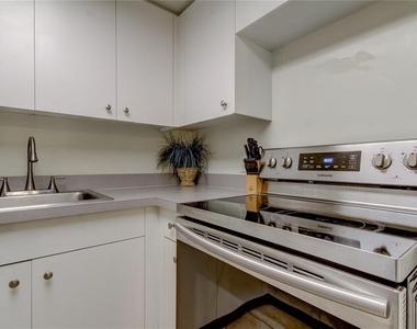 880 Mandalay Avenue - Photo Thumbnail 7