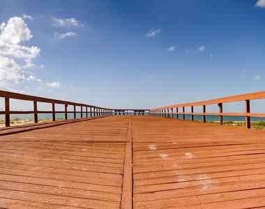 880 Mandalay Avenue - Photo Thumbnail 19