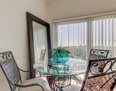 880 Mandalay Avenue - Photo Thumbnail 10