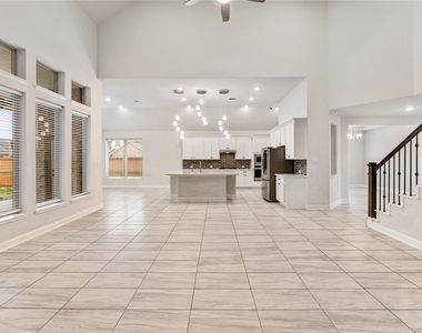 7623 Water Glen Lane - Photo Thumbnail 32