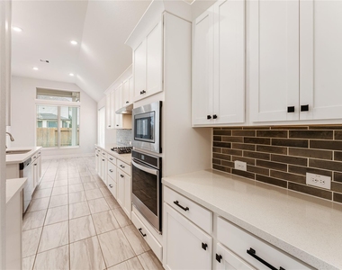 7623 Water Glen Lane - Photo Thumbnail 11