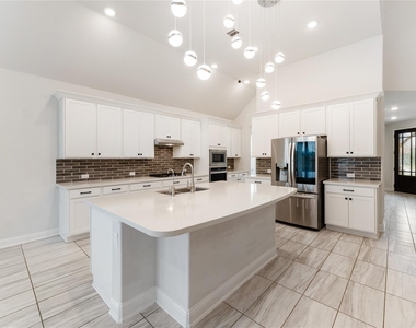 7623 Water Glen Lane - Photo Thumbnail 17