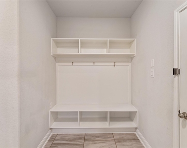 7623 Water Glen Lane - Photo Thumbnail 34