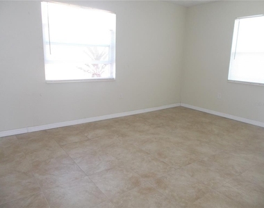 5982 52nd Avenue N - Photo Thumbnail 9