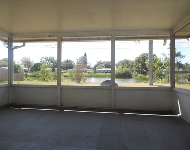 5982 52nd Avenue N - Photo Thumbnail 2