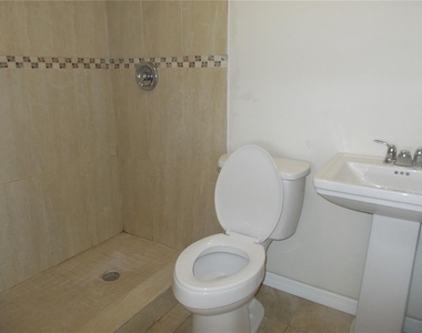 5982 52nd Avenue N - Photo Thumbnail 7