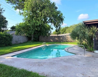 912 Carvell Drive - Photo Thumbnail 19