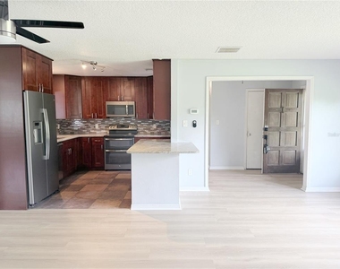 912 Carvell Drive - Photo Thumbnail 3