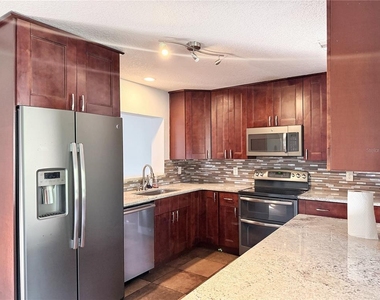 912 Carvell Drive - Photo Thumbnail 4