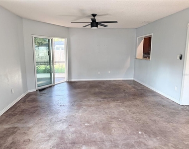 912 Carvell Drive - Photo Thumbnail 8