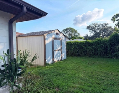 912 Carvell Drive - Photo Thumbnail 21