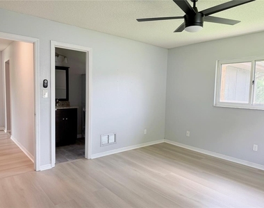912 Carvell Drive - Photo Thumbnail 9