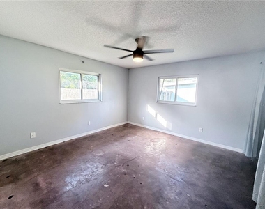 912 Carvell Drive - Photo Thumbnail 17