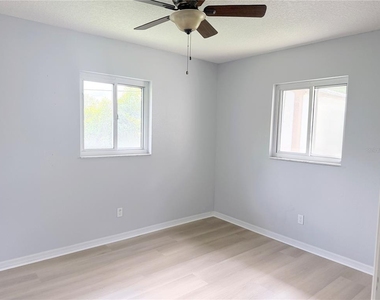 912 Carvell Drive - Photo Thumbnail 12