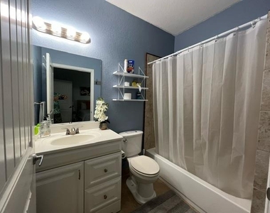 1104 Blueridge Dr - Photo Thumbnail 10