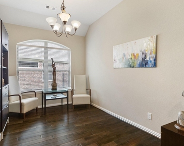 126 S Sawbridge Circle - Photo Thumbnail 3