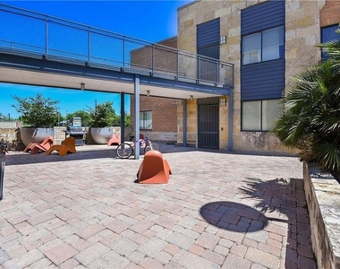 3016 Guadalupe St - Photo Thumbnail 8