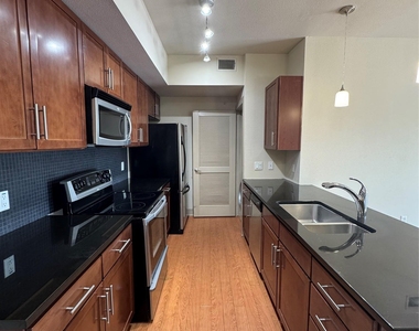3016 Guadalupe St - Photo Thumbnail 5
