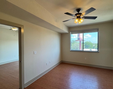 3016 Guadalupe St - Photo Thumbnail 3