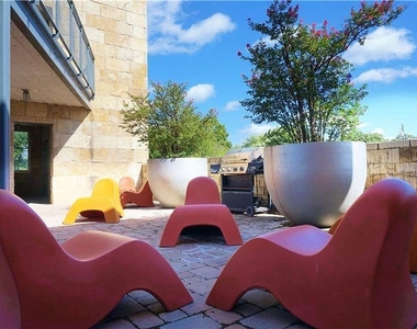 3016 Guadalupe St - Photo Thumbnail 7