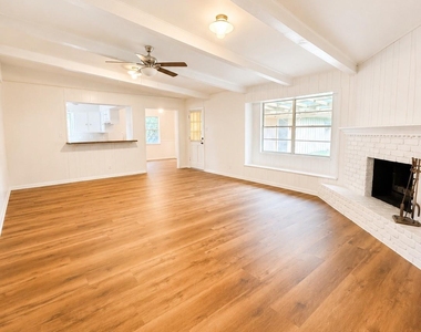 10223 Knoboak Drive - Photo Thumbnail 6