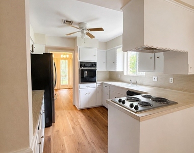 10223 Knoboak Drive - Photo Thumbnail 3
